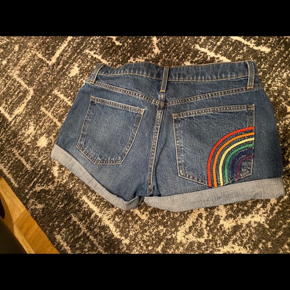 Gap shorts with rainbow embroidered - Picture 2 of 3